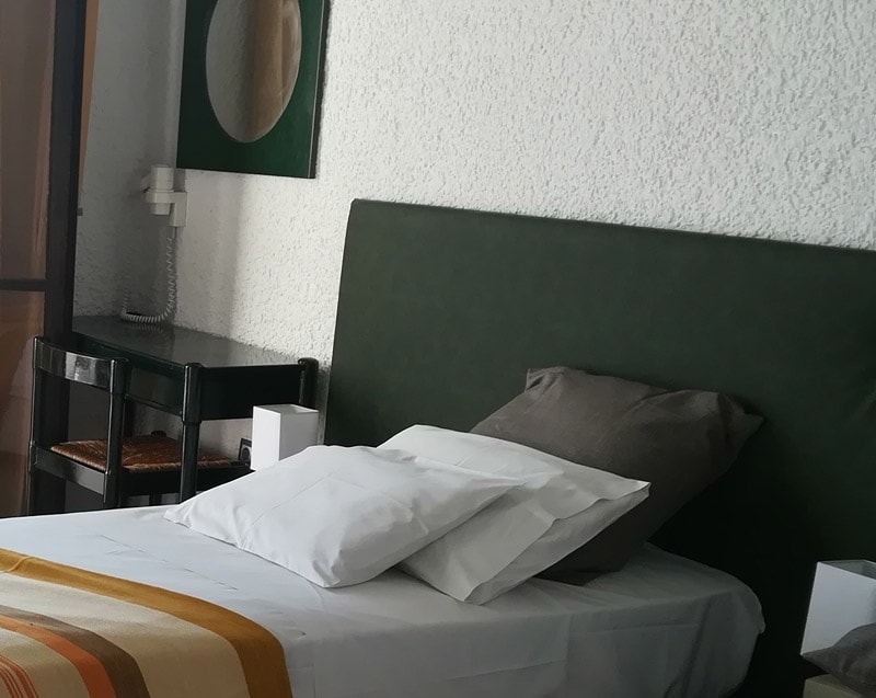Hotel Apollo single room economy.jpg