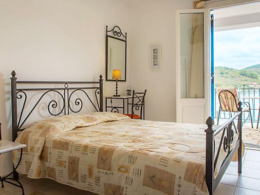 Dioskouroi hotel - francuski ležaj drugi ugao.jpg