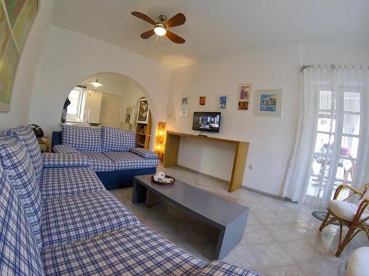 Mykoniatika Villas - deo za sedenje.jpg