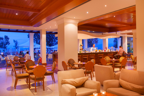 Louis Kerkyra Blue - prostor restorana.jpg