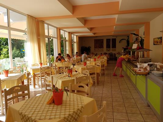 Ipsos Beach hotel - restoran.jpg