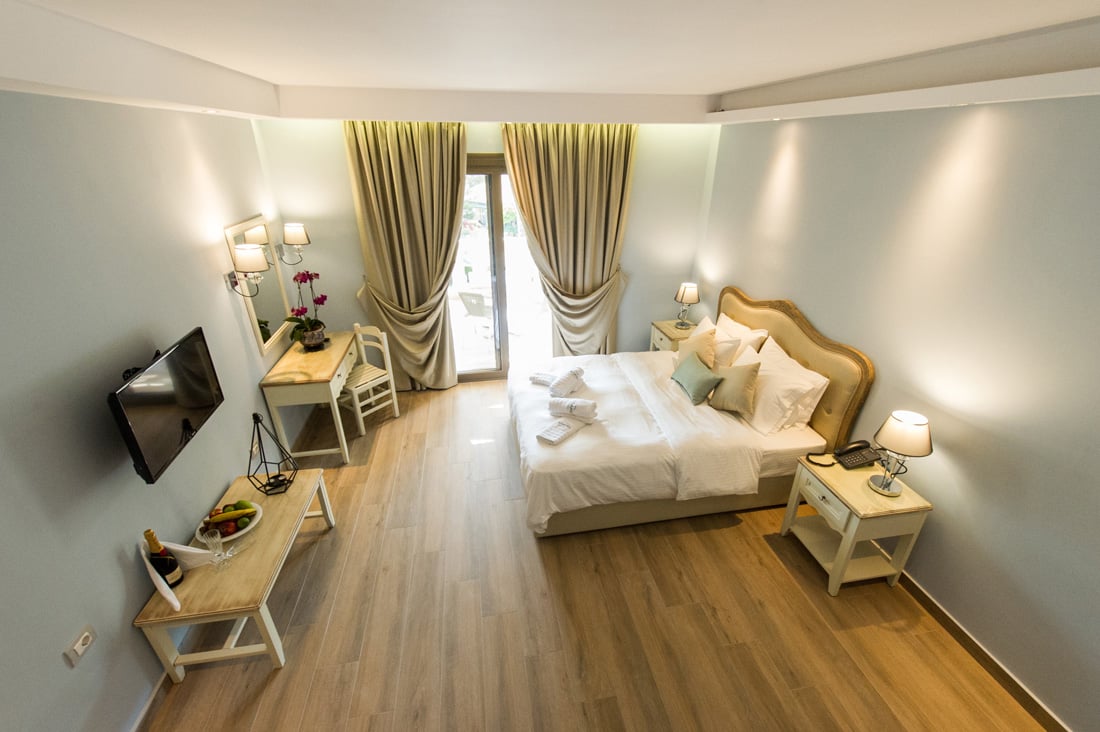 Hotel Adamas junior suite 1.jpg