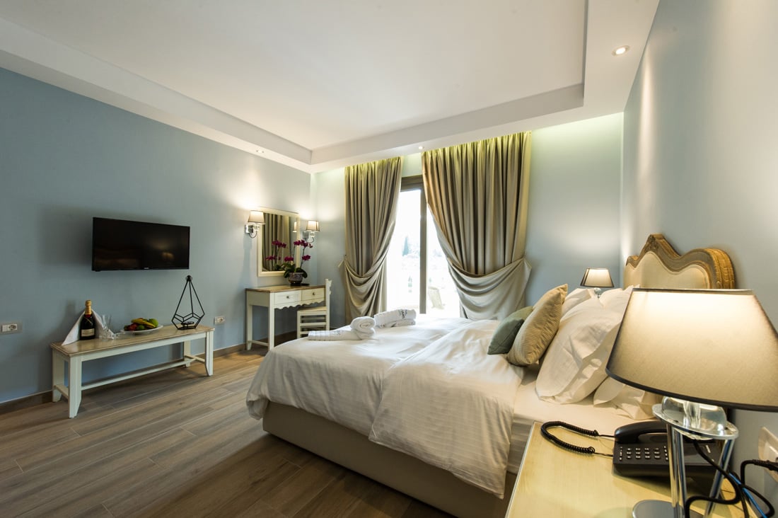 Hotel Adamas junior suite.jpg