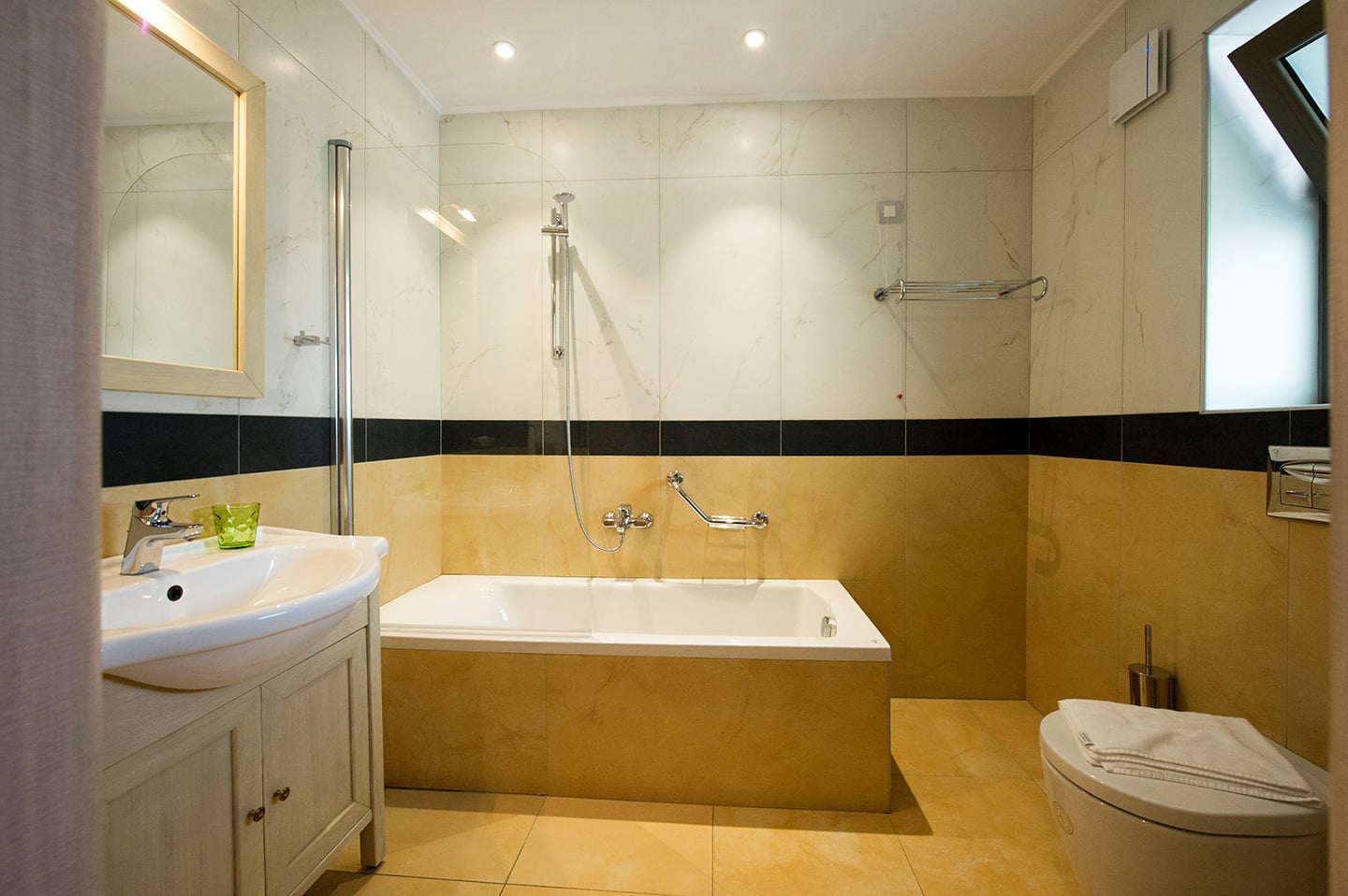 Hotel-Adams-bathroom.jpg