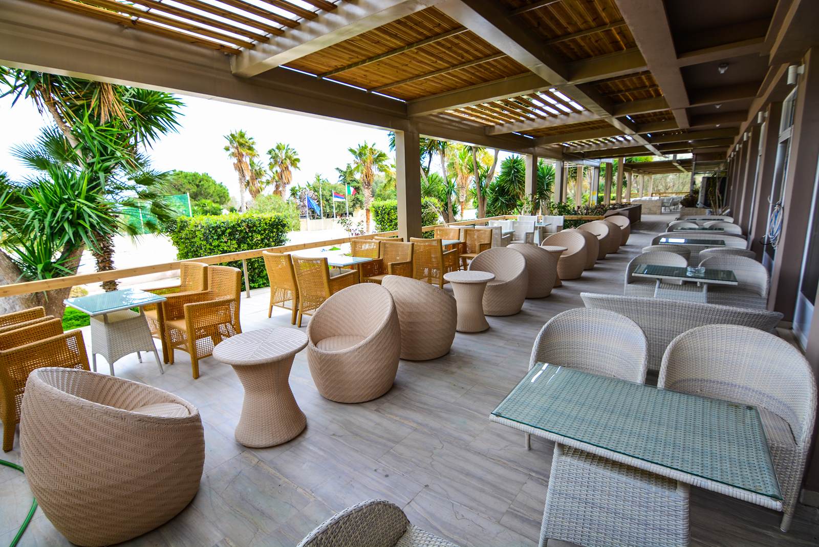 Hotel Aqua Mare Resort bar.jpg