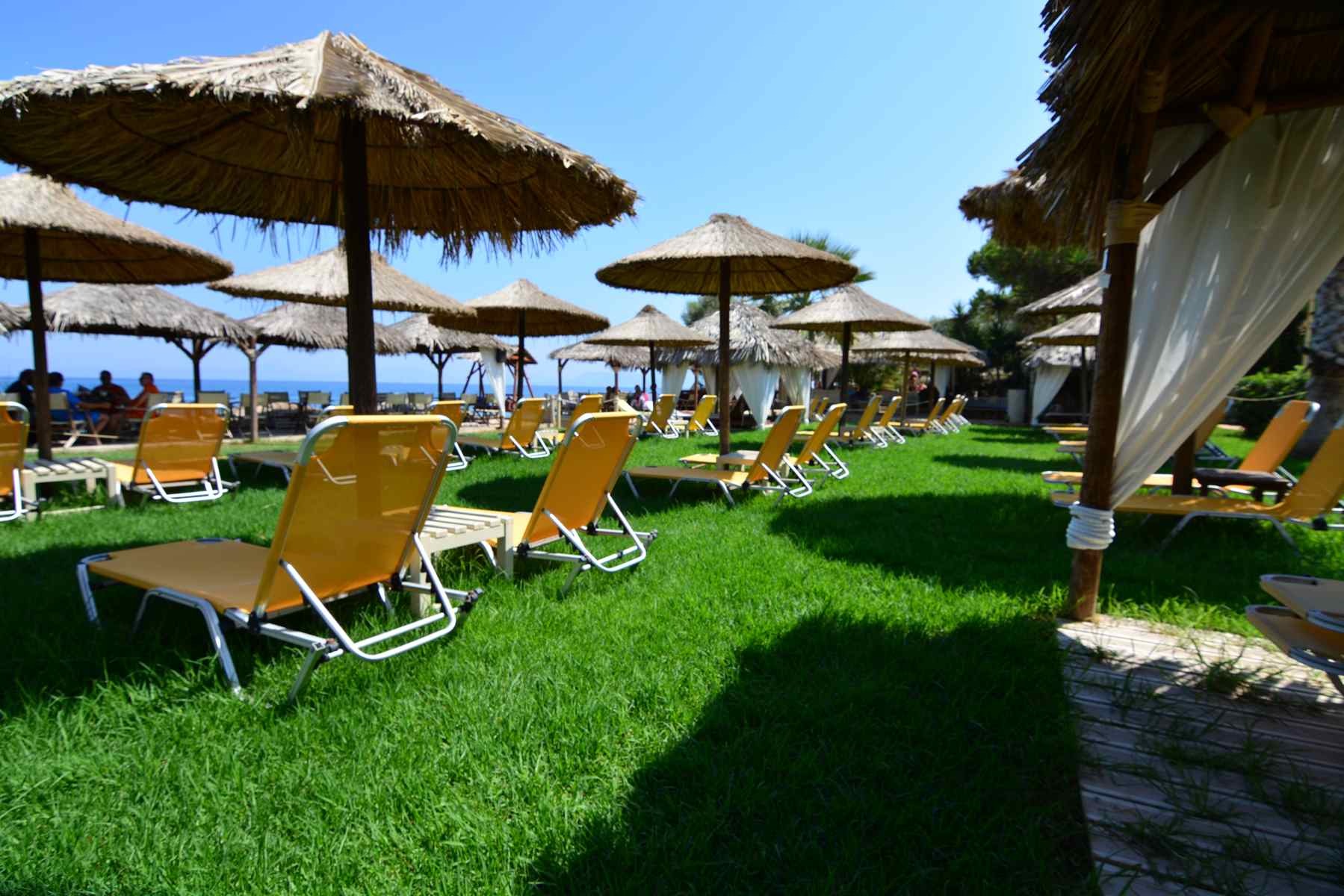 Hotel Aqua Mare Resort beach bar 1.jpg