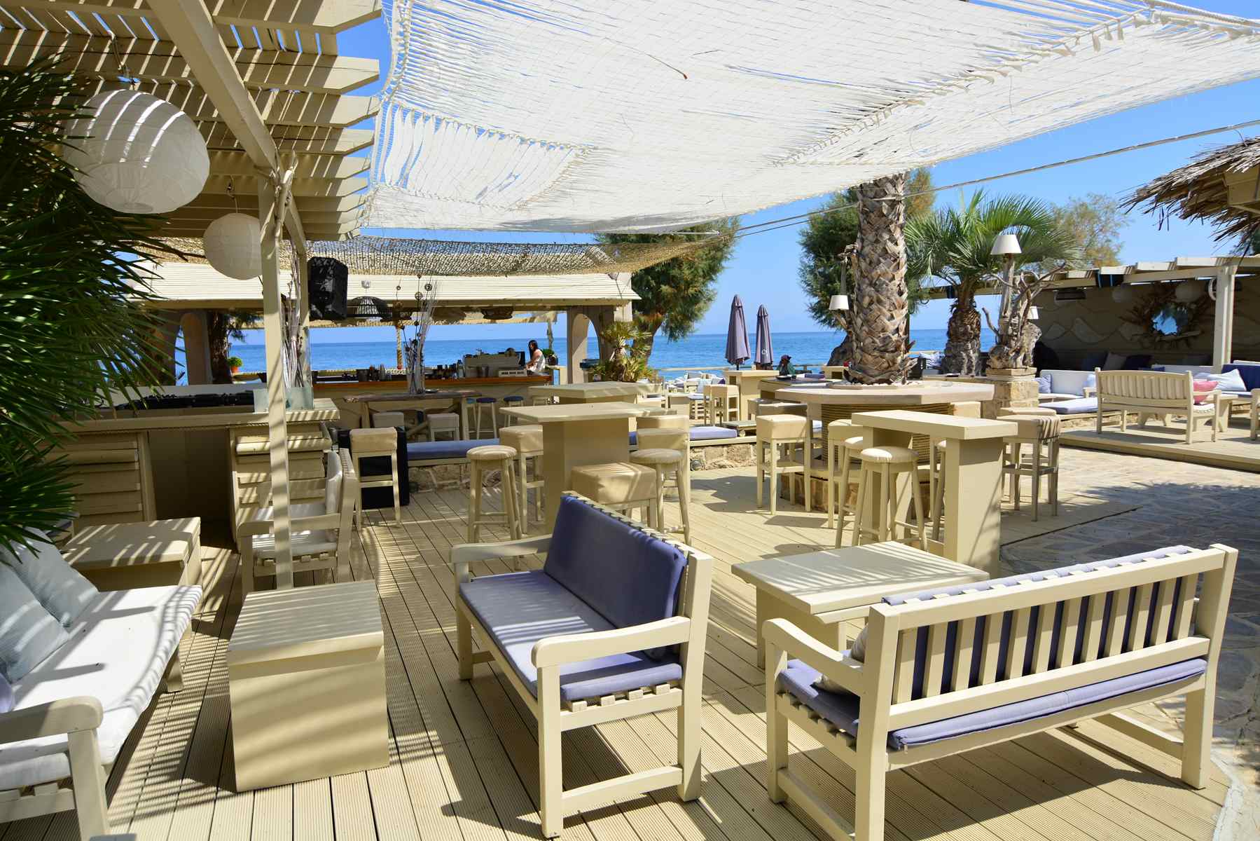 Hotel Aqua Mare Resort beach bar 2.jpg