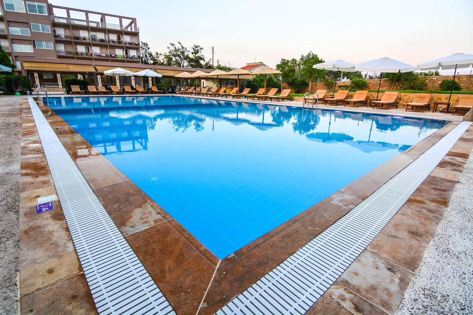 Hotel Aqua Mare Resort pool 1.jpg