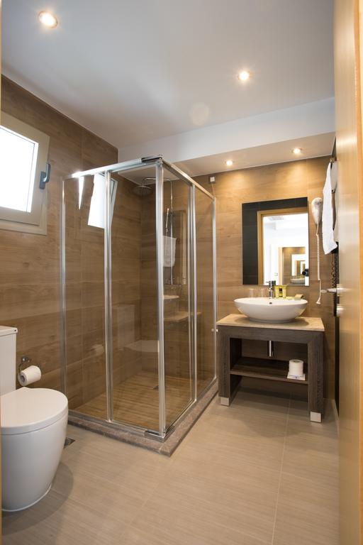 Hotel Aqua Oliva bathroom.jpg