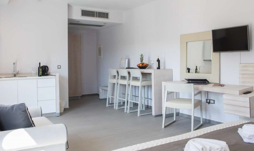 Hotel Aqua Oliva grand junior suite mountain view 1.jpg