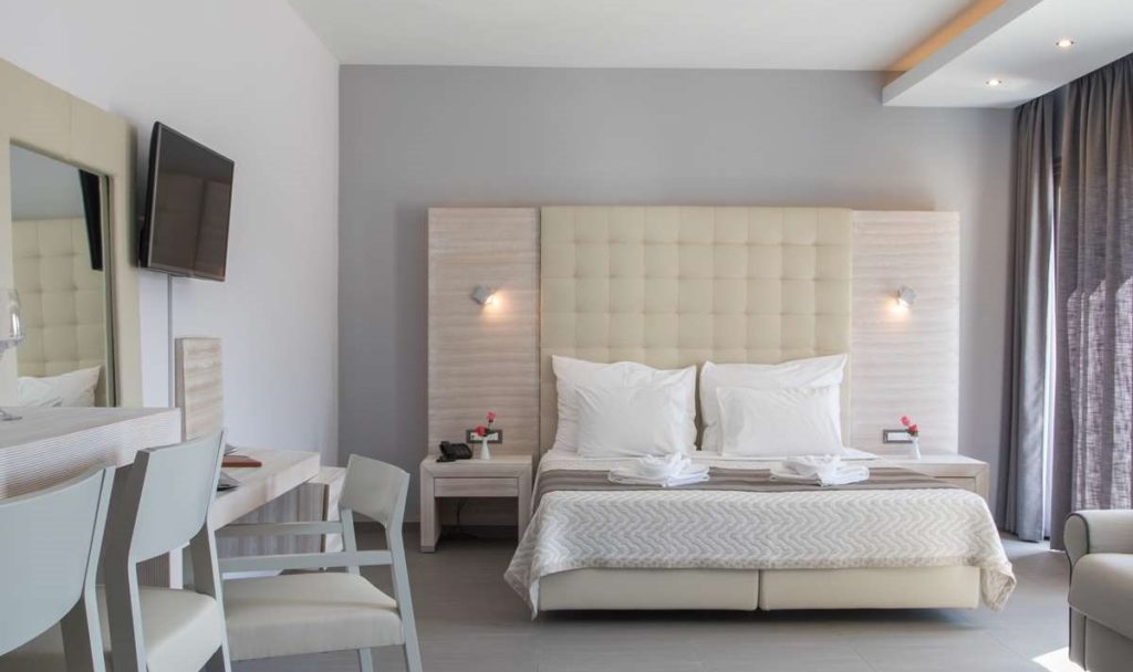 Hotel Aqua Oliva grand junior suite mountain view.jpg