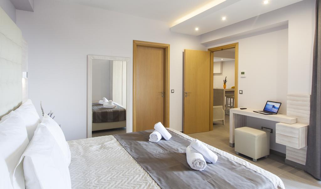 Hotel Aqua Oliva junior suite sea view 1.jpg