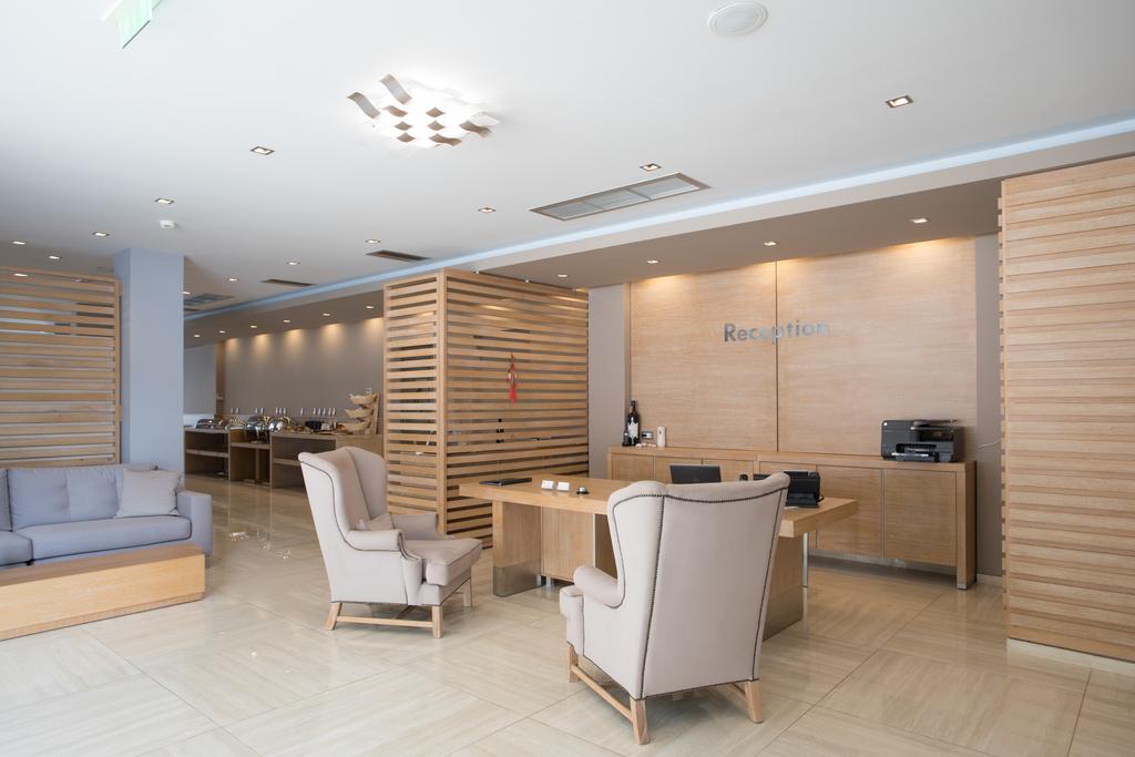 Hotel Aqua Oliva reception.jpg