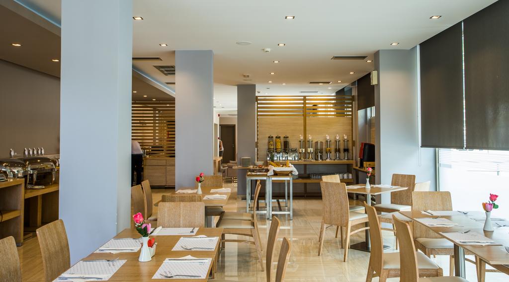 Hotel Aqua Oliva restaurant 1.jpg