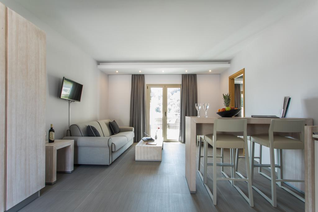 Hotel Aqua Oliva suite sea view.jpg