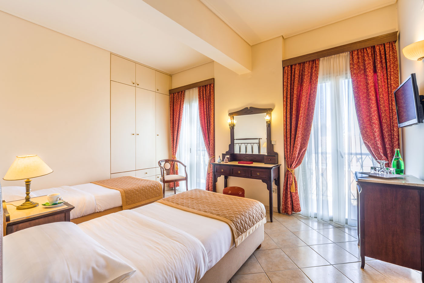 Hotel Arcadion twin room.jpg