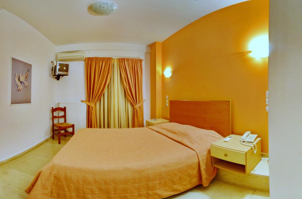 Hotel Aretousa double room.jpg