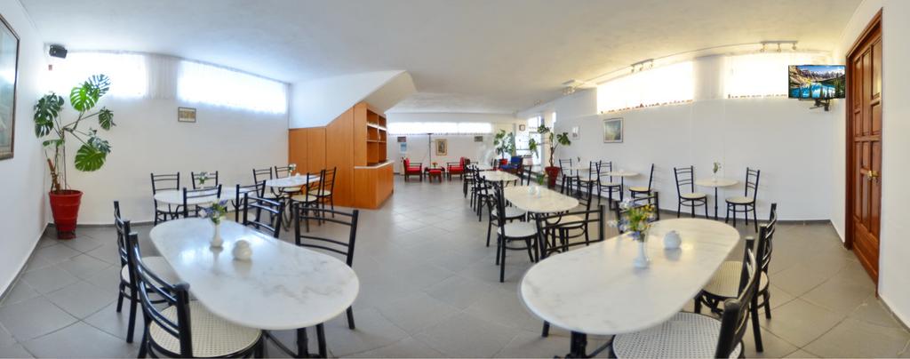 Hotel Aretousa restaurant 1.jpg