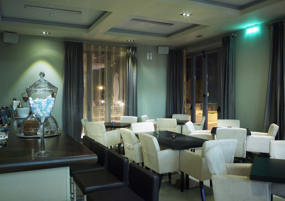 Hotel Arion bar.jpg