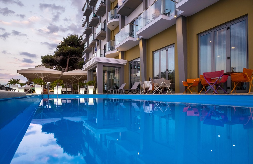 Hotel Arion pool.jpg