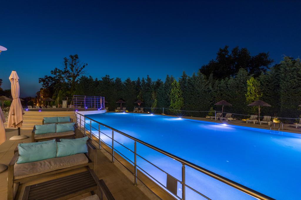 Hotel Ariti Grand pool 1.jpg