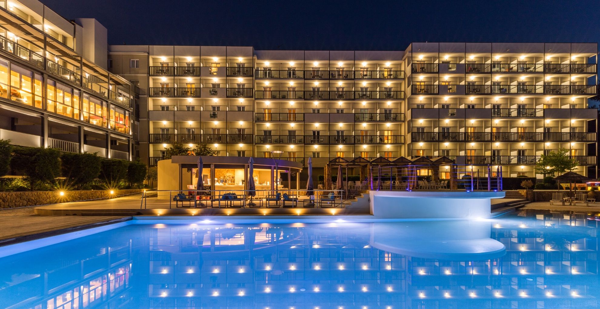 Hotel Ariti Grand pool.jpg