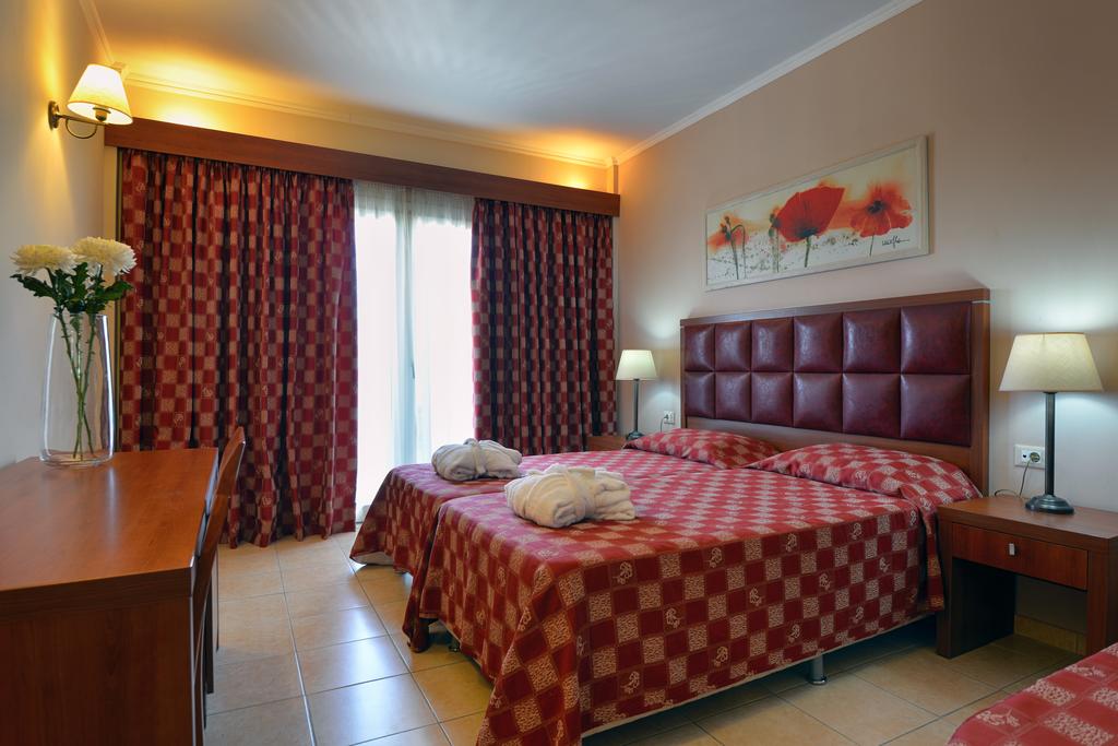 Hotel Ariti Grand triple room.jpg